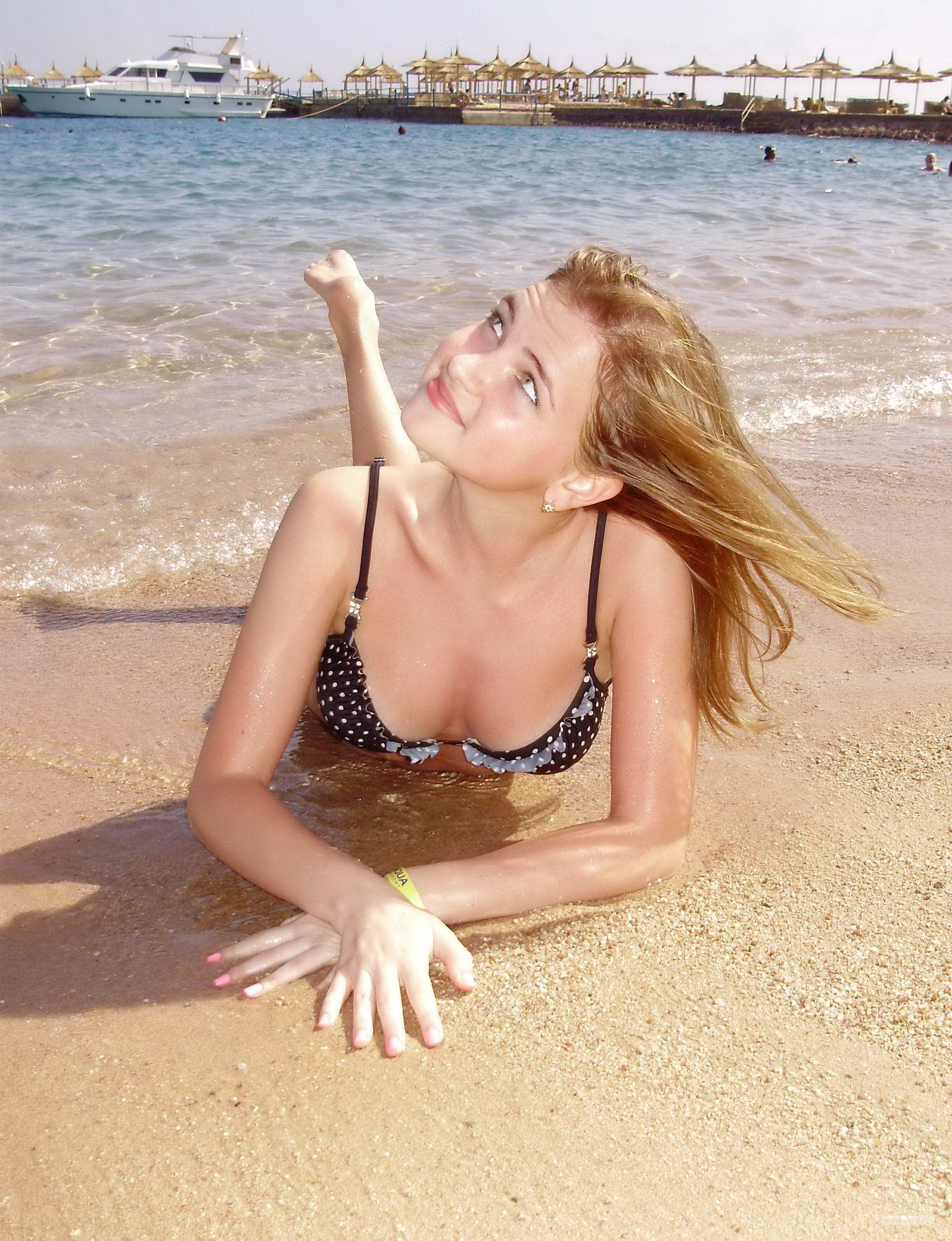 https://amaboobs.com/uploads/posts/2022-07/hot-girl-on-the-beach-106.jpg